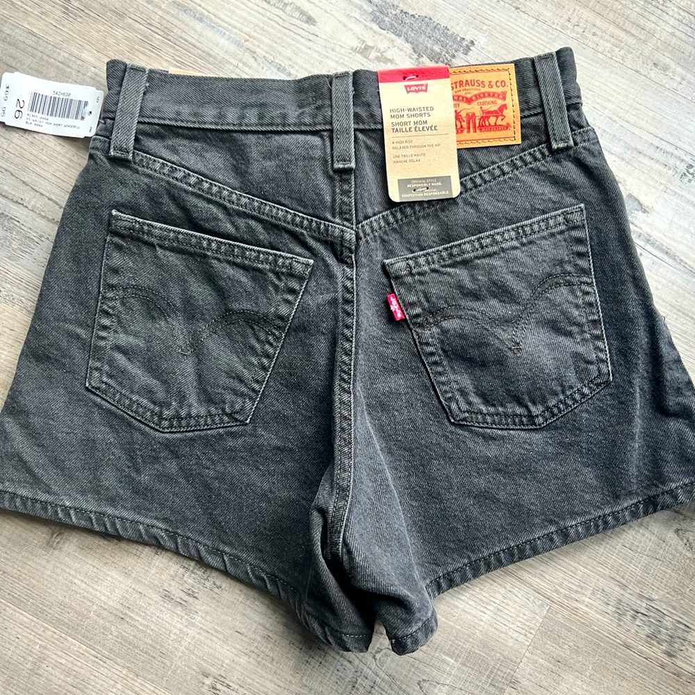 BNWT Levi Mom Jean Shorts